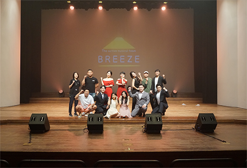 히스토리 4 브리즈 단독 뮤지컬 콘서트 공연 중인 모습